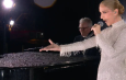 Céline Dion cantó bajo la Torre Eiffel